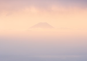 パネル写真_神宿る山