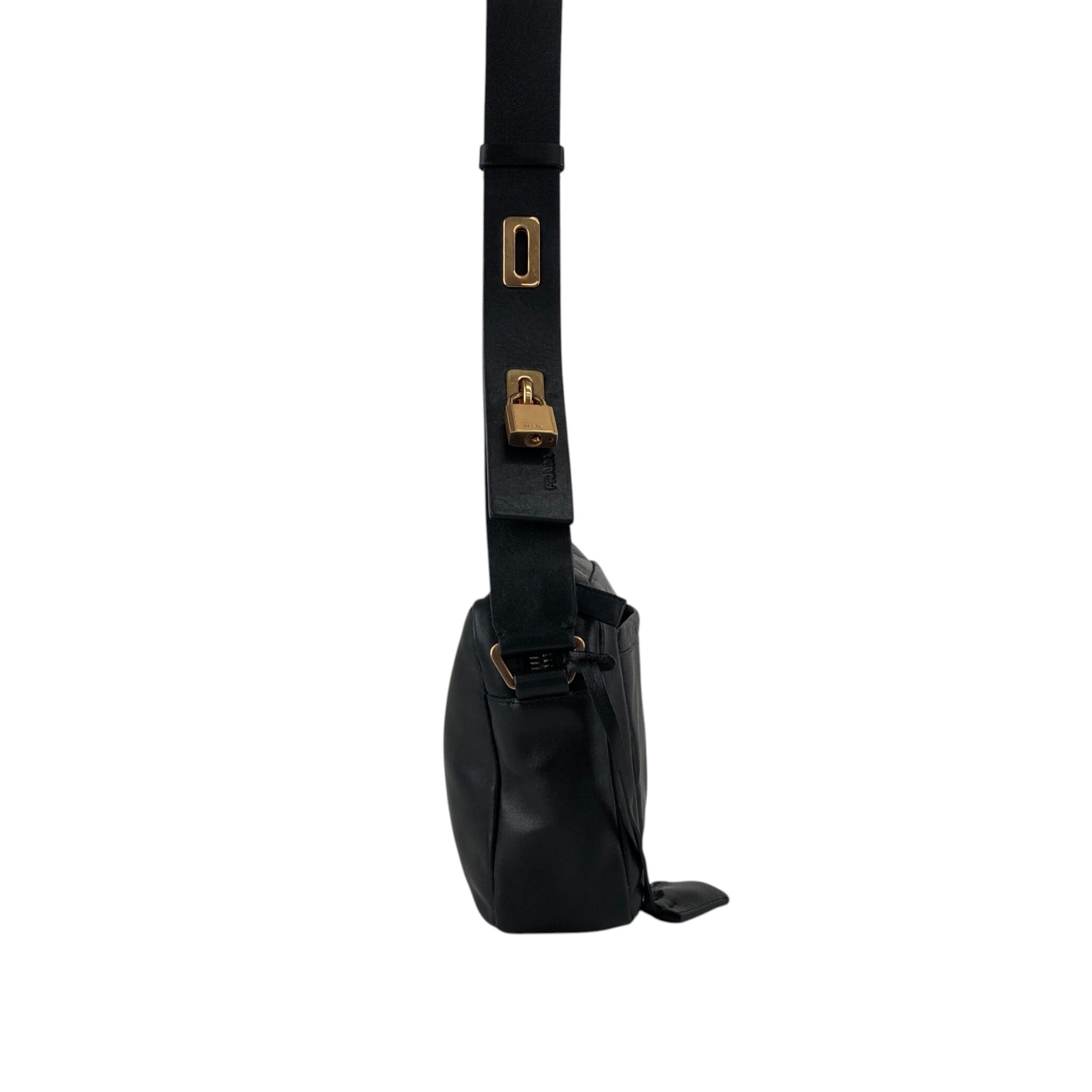 PRADA ブラック ボディバッグ　ヴィンテージ品 PRADA プラダ ショルダーバッグ ブラック パドロック ナッパレザー