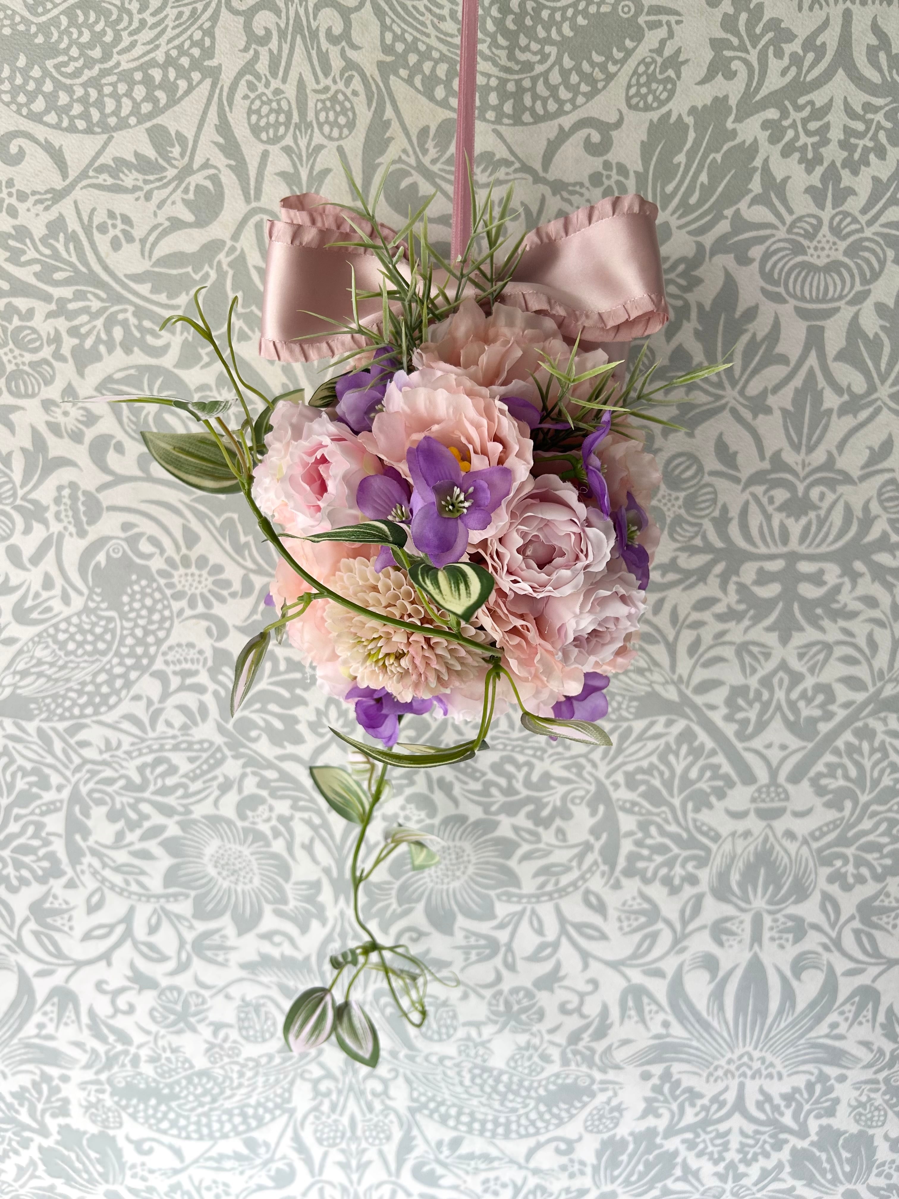 アプリコットカラーのボールブーケ