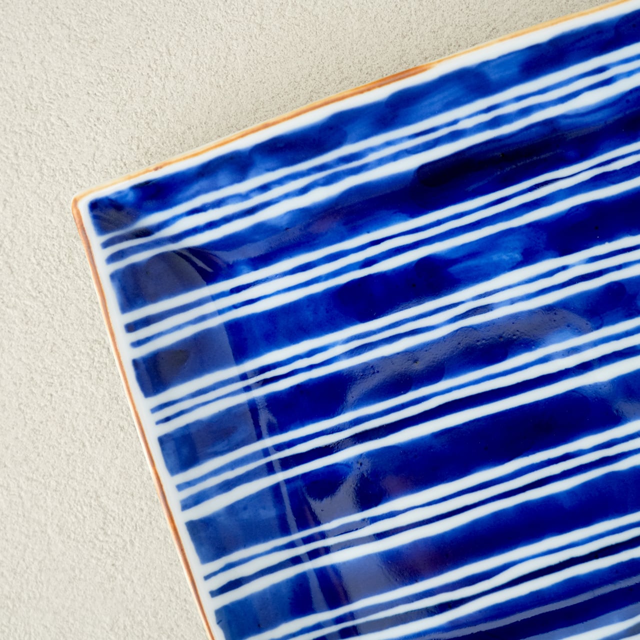 副千製陶所］白抜き十草 角プレート | フラッグス