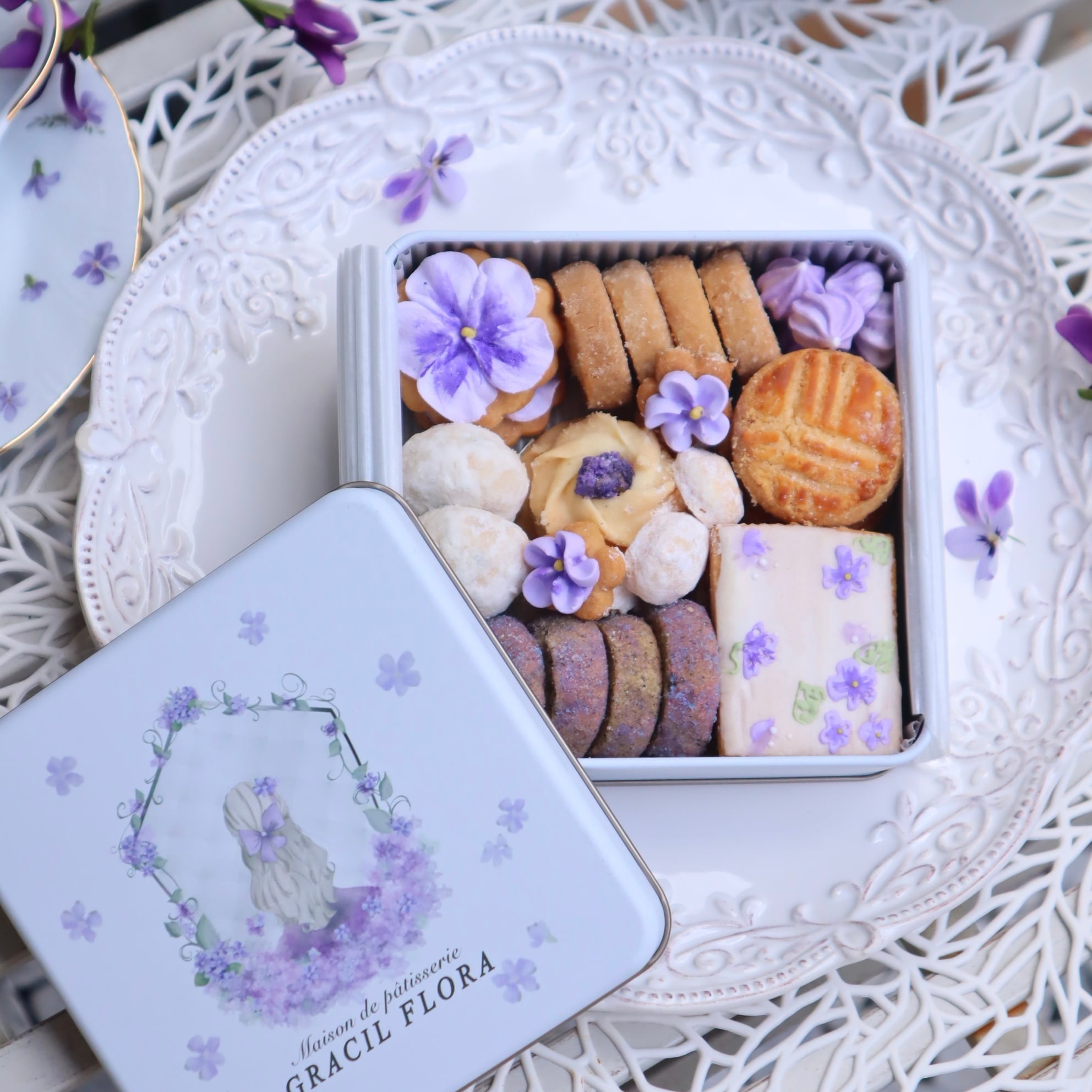 すみれのクッキー缶 | Maison de pâtisserie GRACIL FLORA
