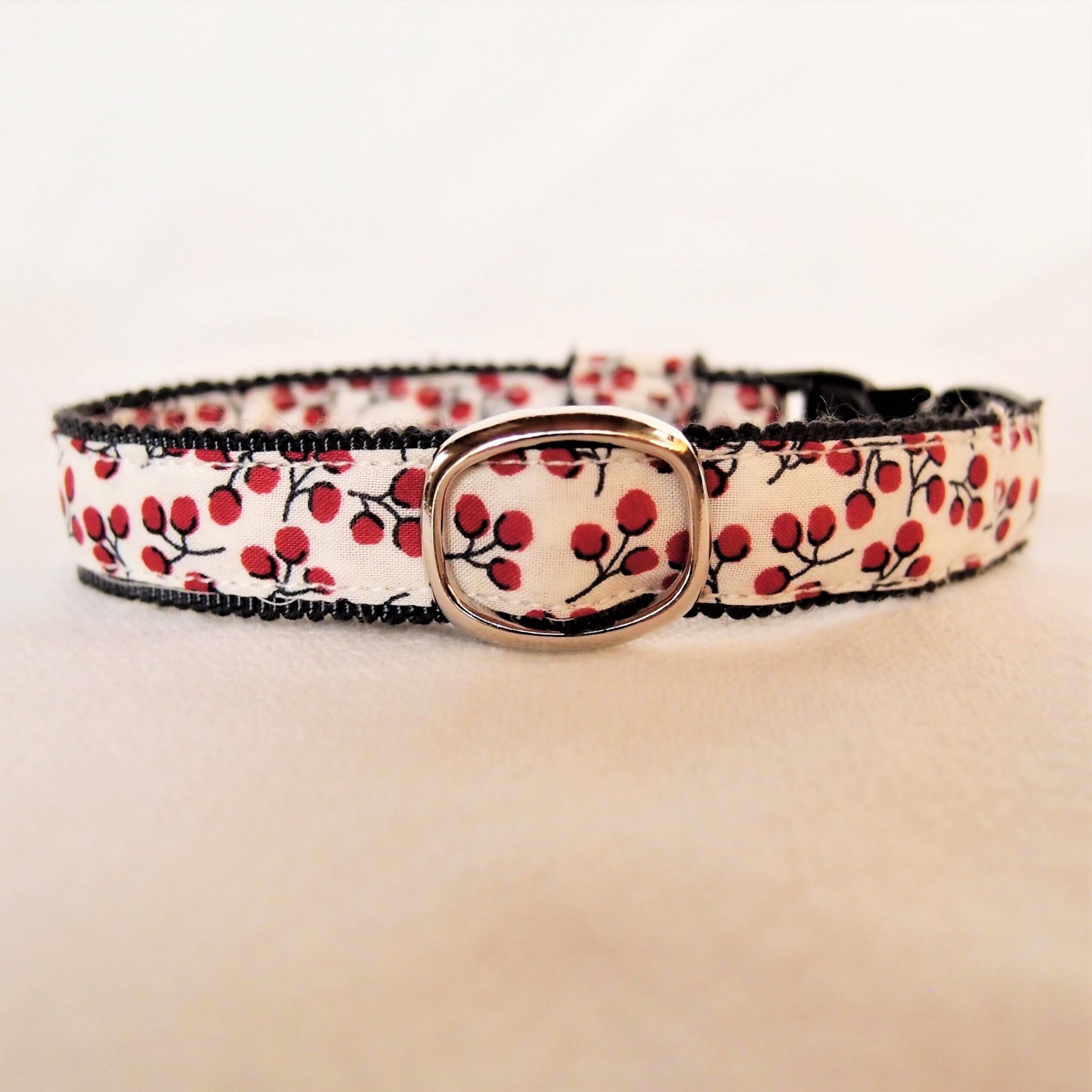 オーダーメイド猫首輪／刺繍名入れ・選べる布柄 リバティ ファミリア