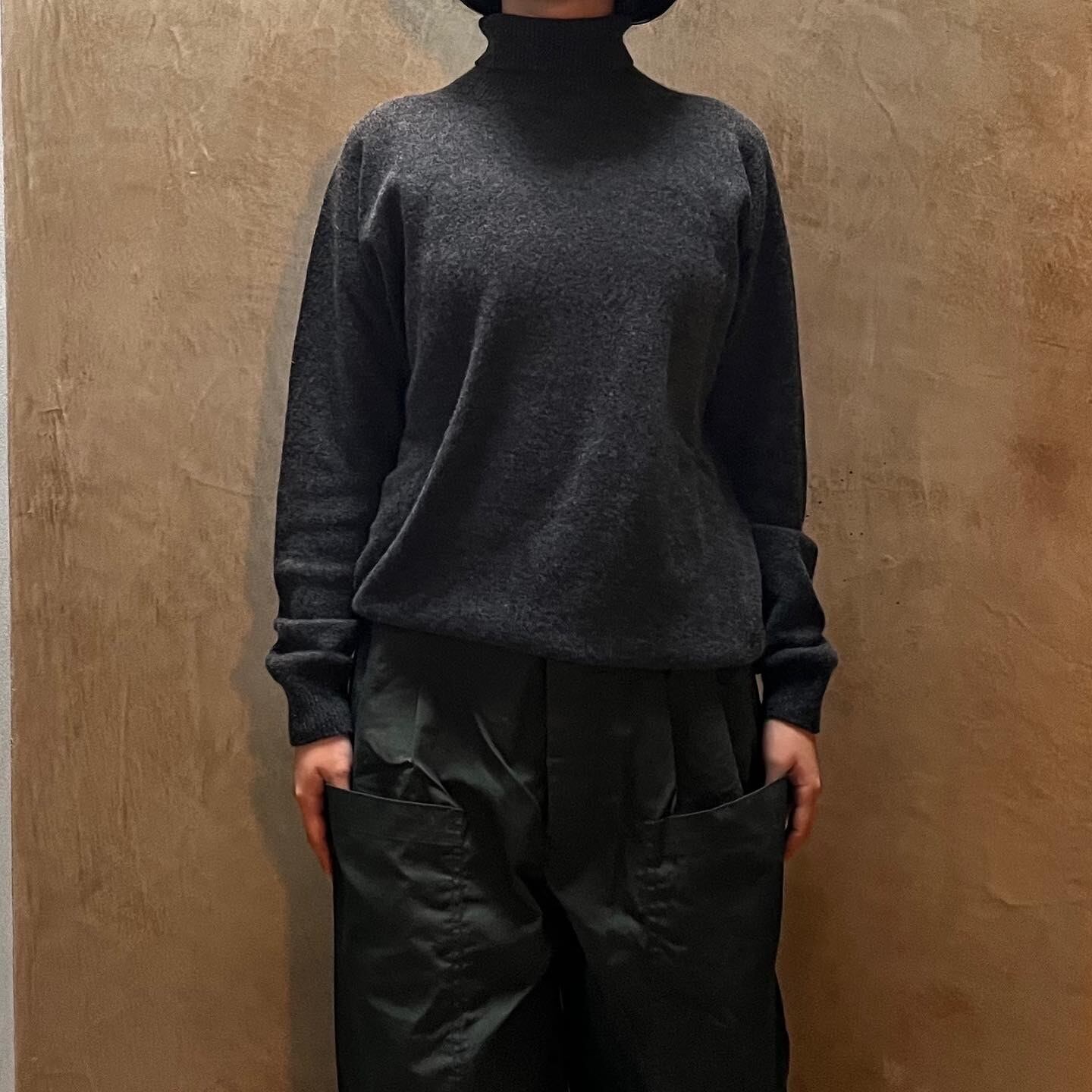 MITTAN KN-22カシミヤタートルセーター 墨黒