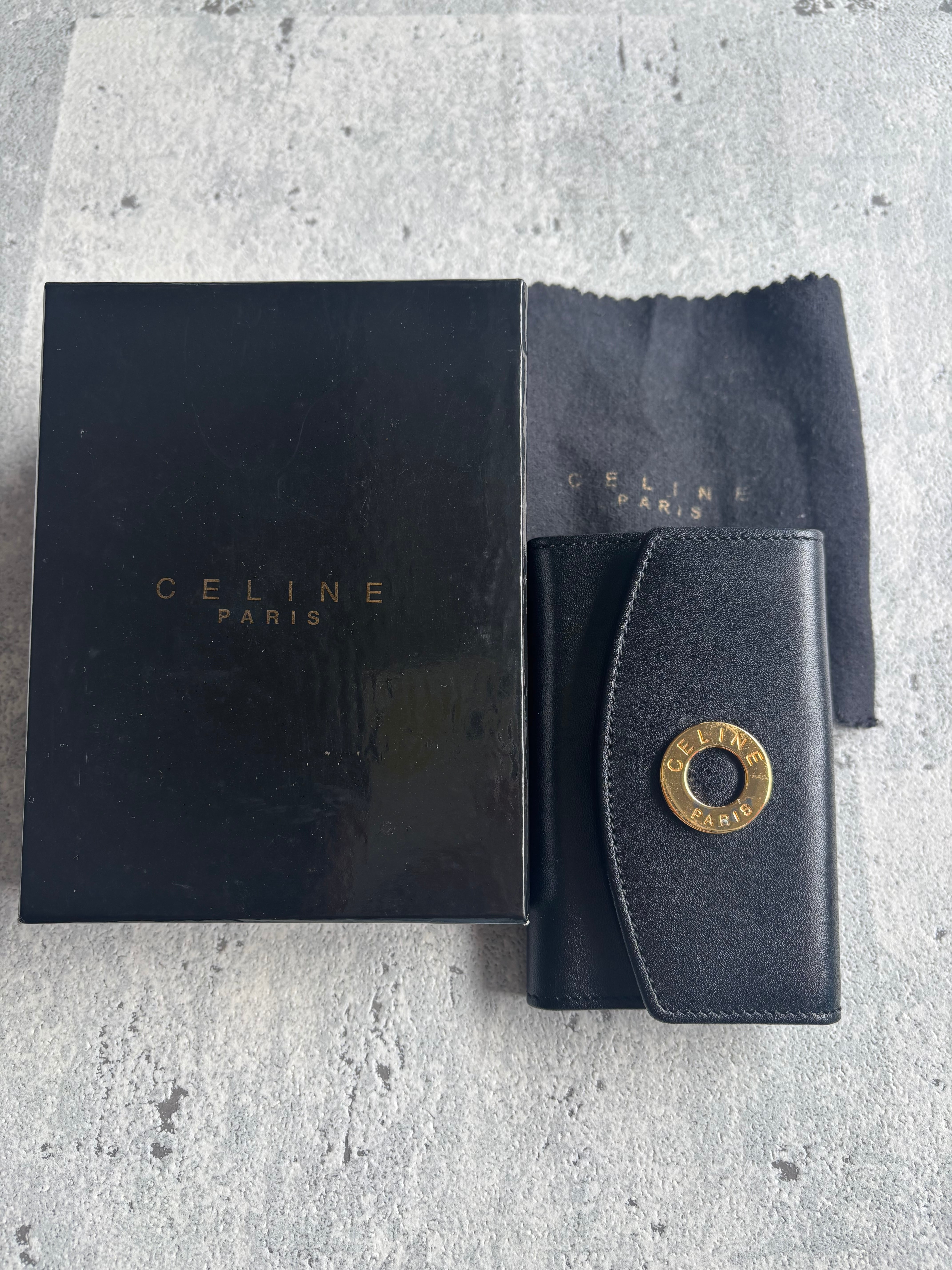 CELINE サークルロゴ レザーキーケース ブラック 箱付き
