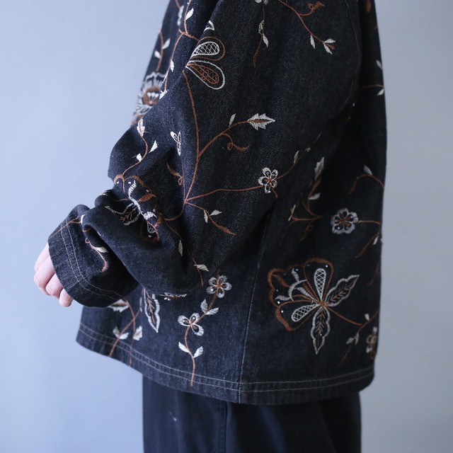 "刺繍" flower and beads design over silhouette black denim jacket