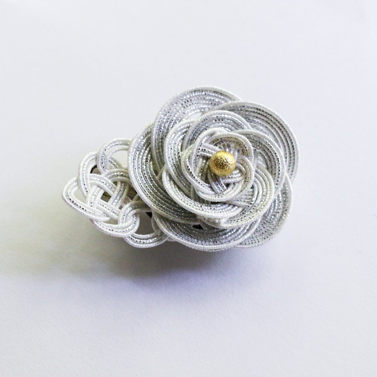 水引薔薇のコサージュ兼ヘアアクセサリー（シルバー）小 | 便利な2way