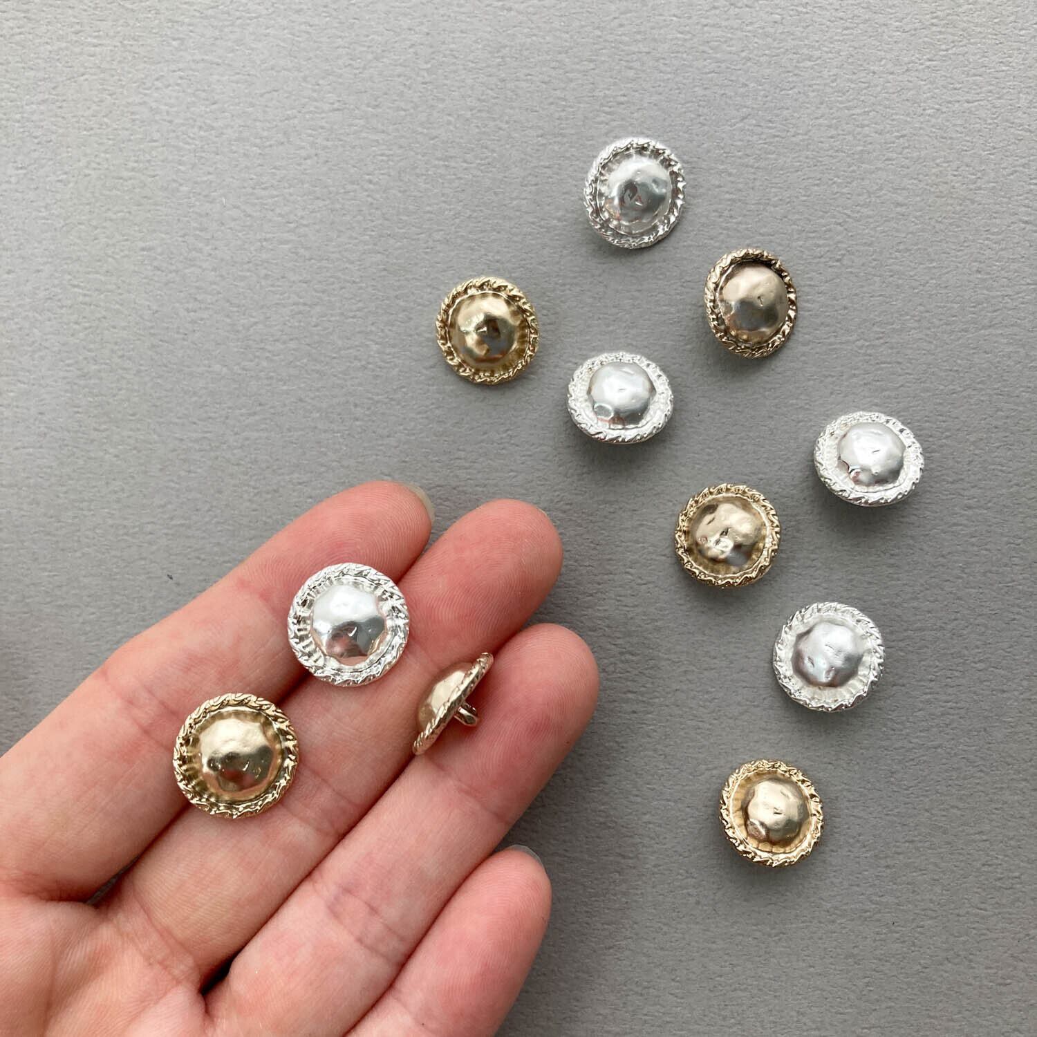 歪ドームねじり縁メタルボタン（14mm） | Dua-アクセサリーパーツショップ