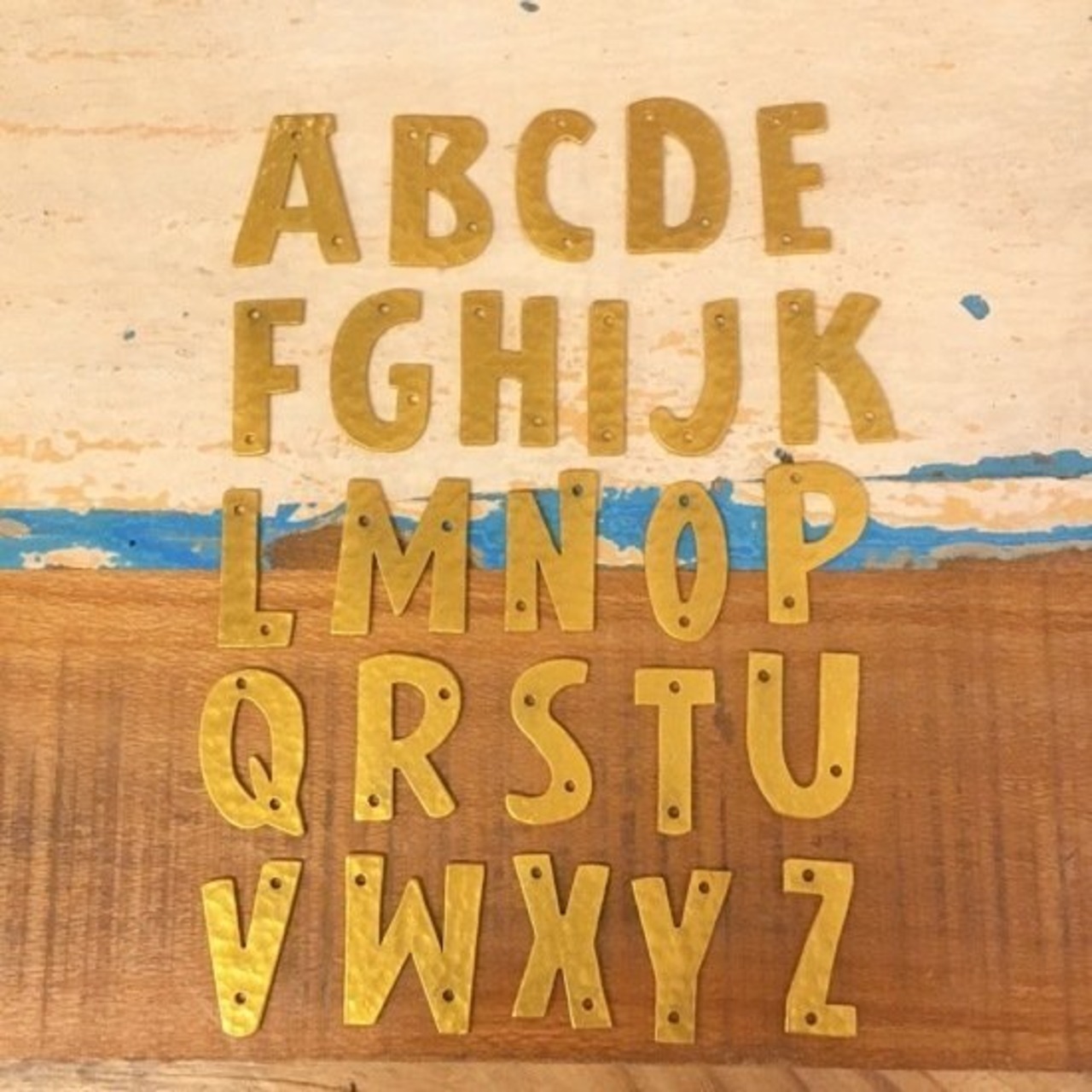 TOPANGA Zakka India Gold Hammered Iron Alphabet Plate L 5cm 　インド　ゴールドハンマーアイアンアルファベットプレート　大　看板　サインプレート　鉄　住所　店舗　表札　メール便　槌目