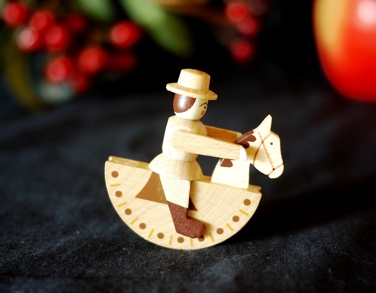 ドイツ製　エルツ　木彫りのオブジェ　レトロ ドイツ製 エルツ 木彫りのオブジェ レトロ