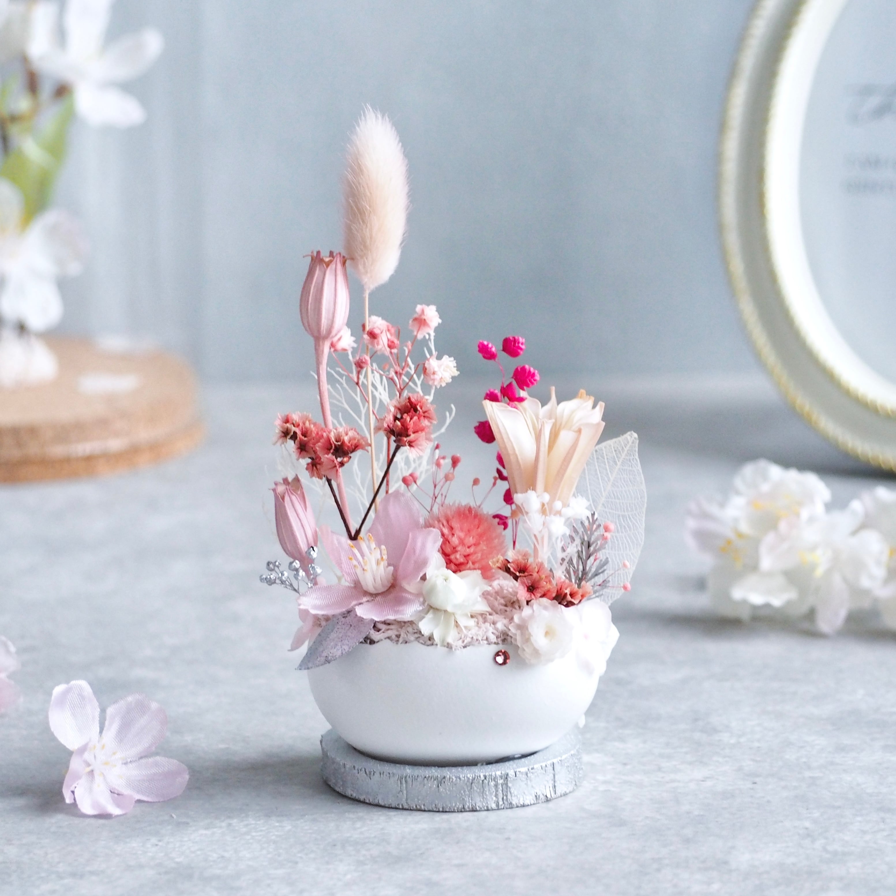 卵に眠る花の箱庭『桜の雛』 | 花のインテリア工房「銀世界」