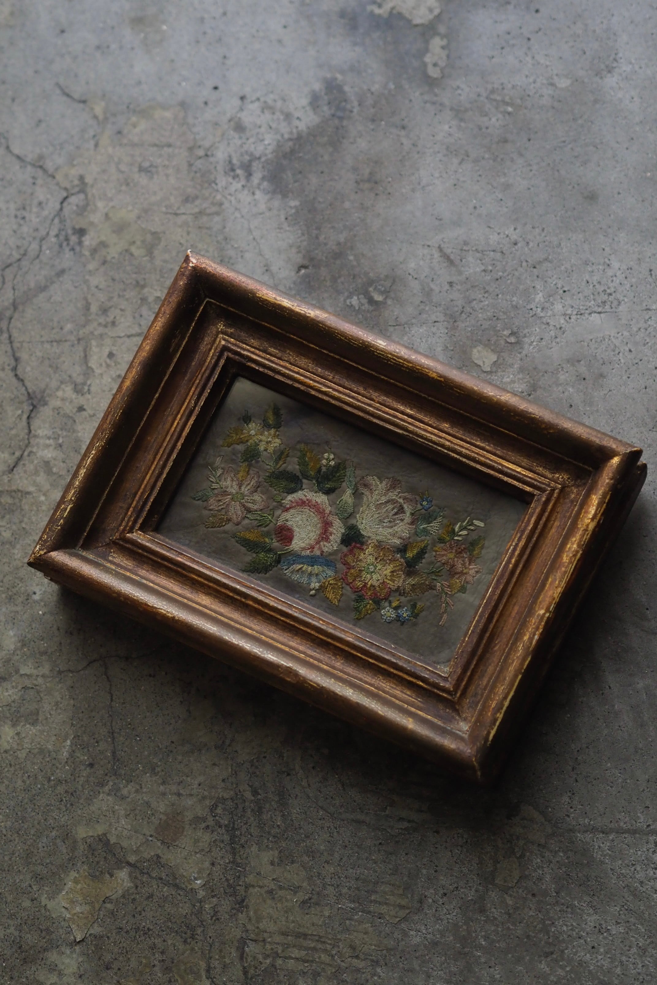 開花する花々 刺繍額縁-antique embroidery rectangle frame