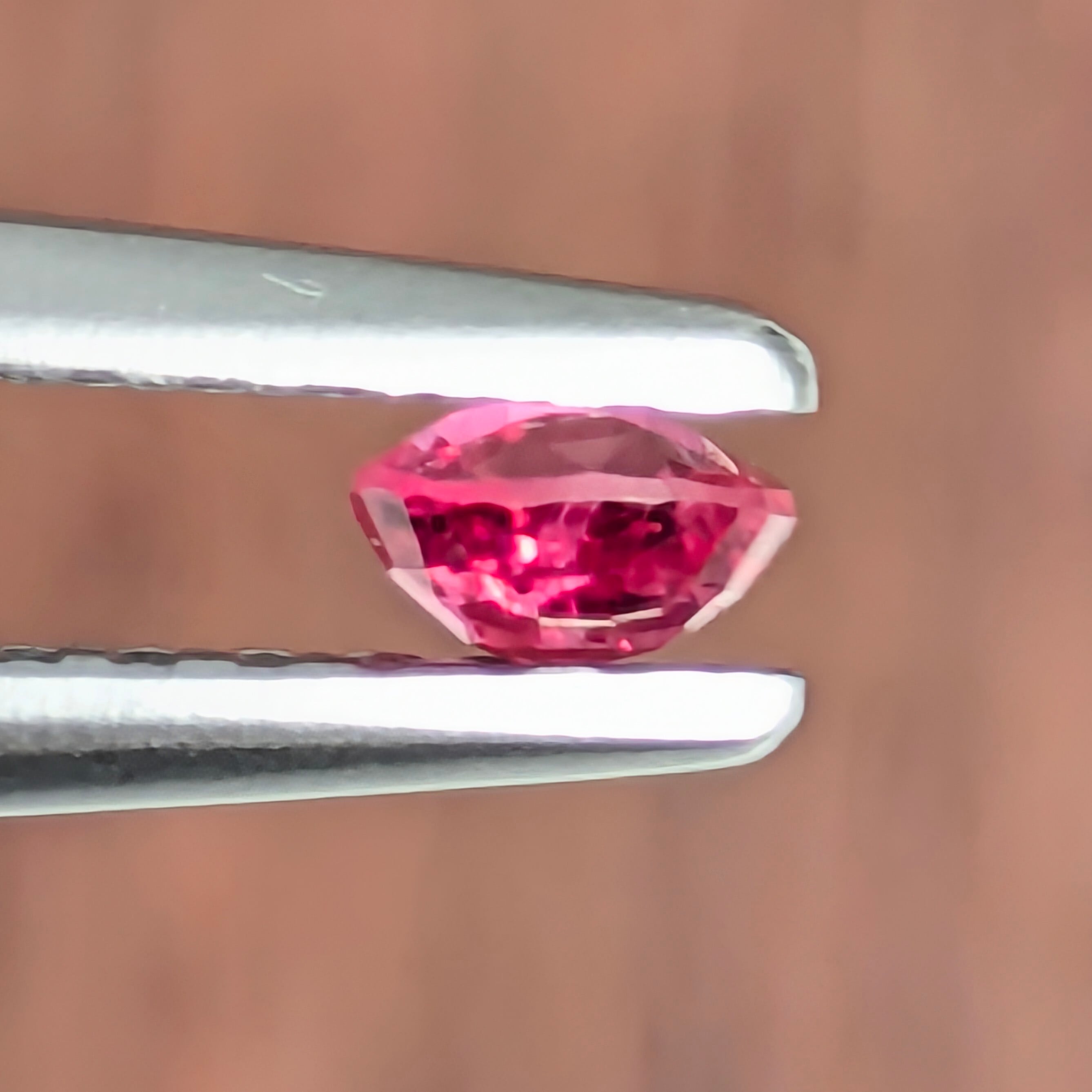 ホットピンクスピネル ルース ミャンマー・モゴック産 【0.16ct
