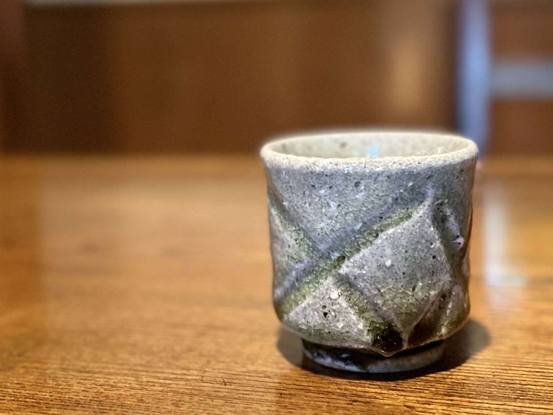 唐津灰被刻ぐい呑／Anagama ash-glaze guinomi(sake cup) | 土平窯