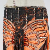 ベリーダンス オリエンタル 衣装 上下セット オレンジ系 ラインストーン ビーズ 赤 黒 伸縮 ストレッチ 華やか トップス スカート 煌びやか キラキラ 装飾 豪華 ダンス衣装 ステージ衣装 ゴージャス レッド系 ブラック系 シルバー系