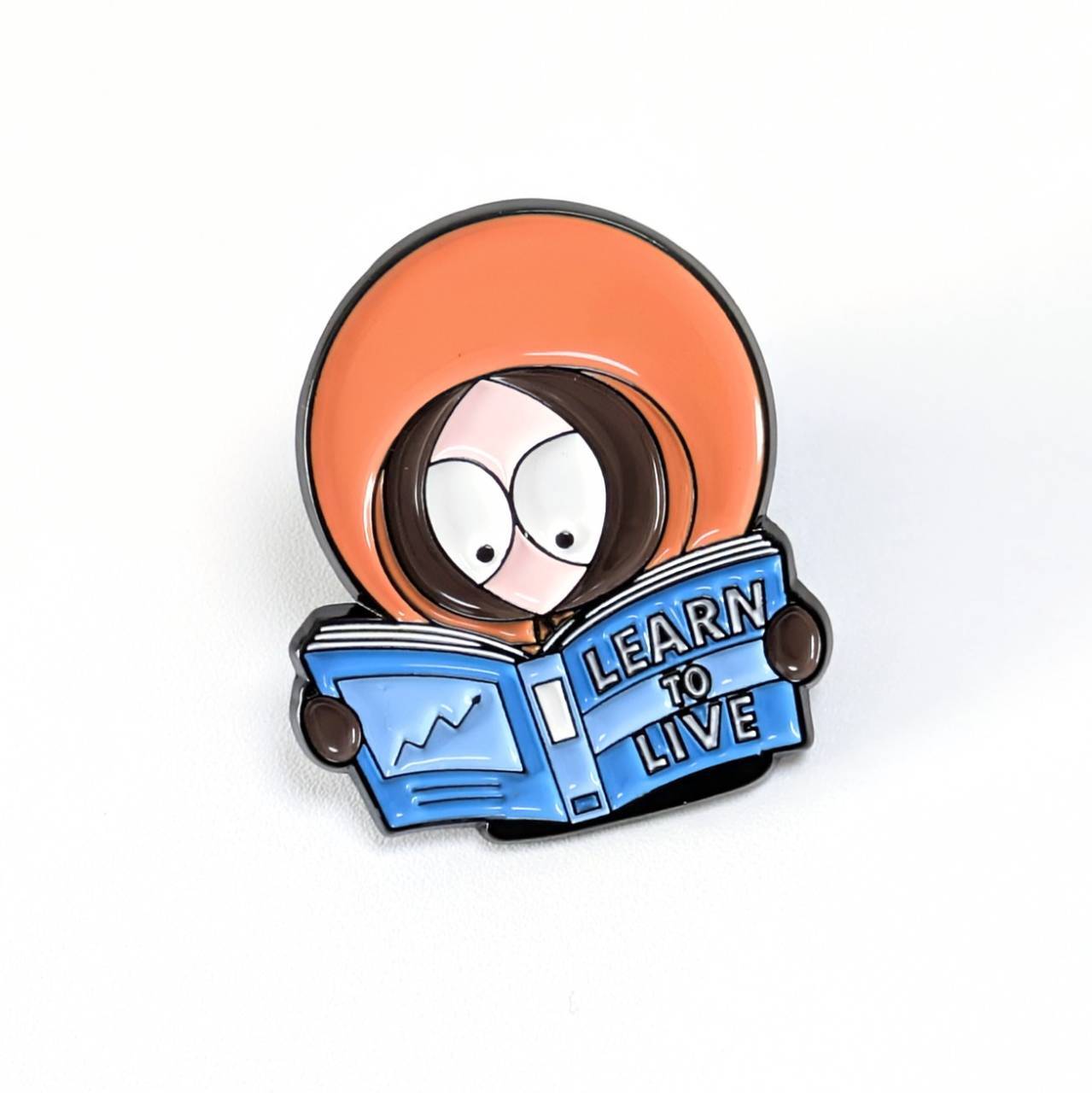 送料無料！ ★ピンズ PINS★ピンバッジ【 South Park ( サウスパーク ) 】 ケニーマコーミック “ LEARN TO LIVE ”  〚アメリカン雑貨 アメトイ〛