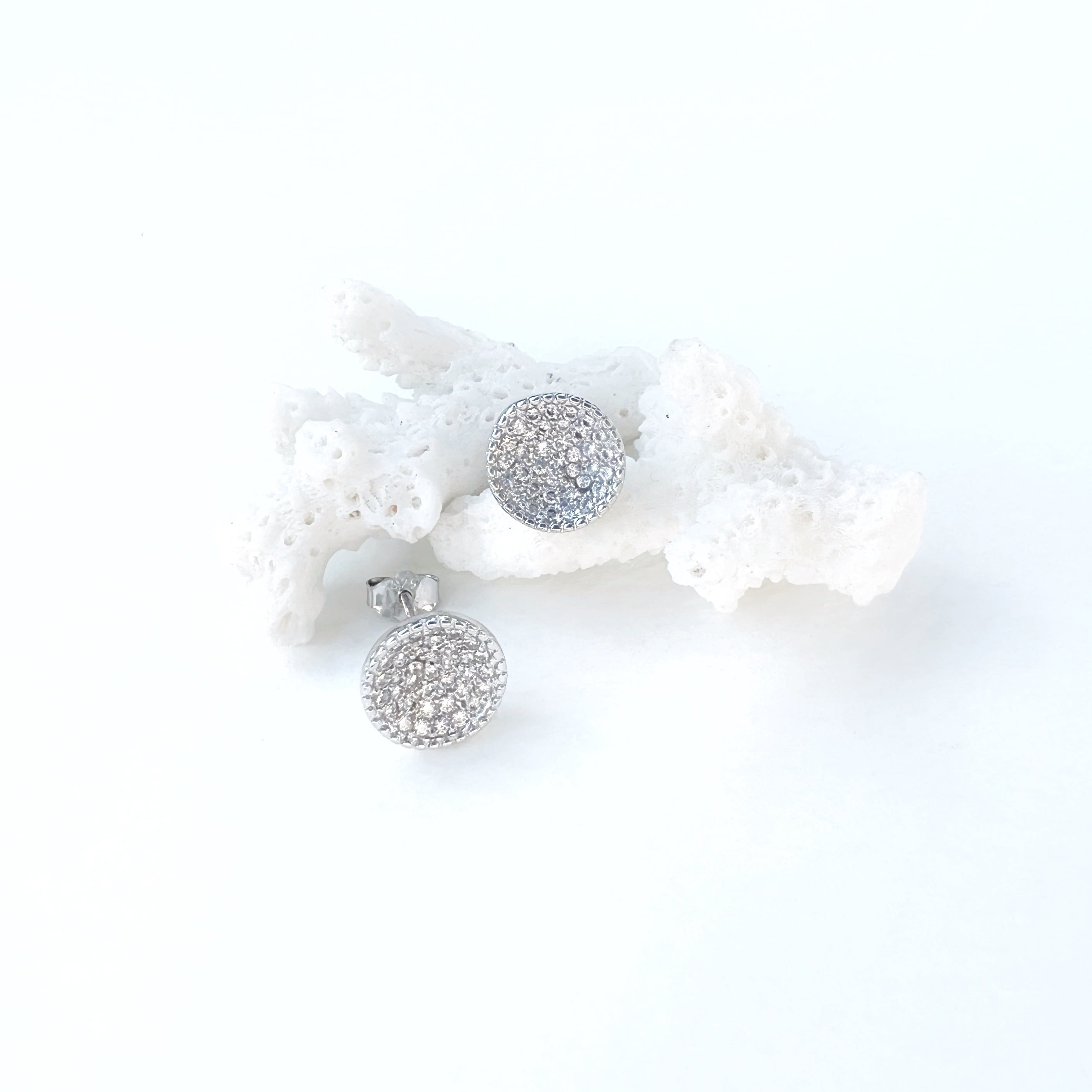 ジルコニア パヴェ ラウンド スタッド ピアス