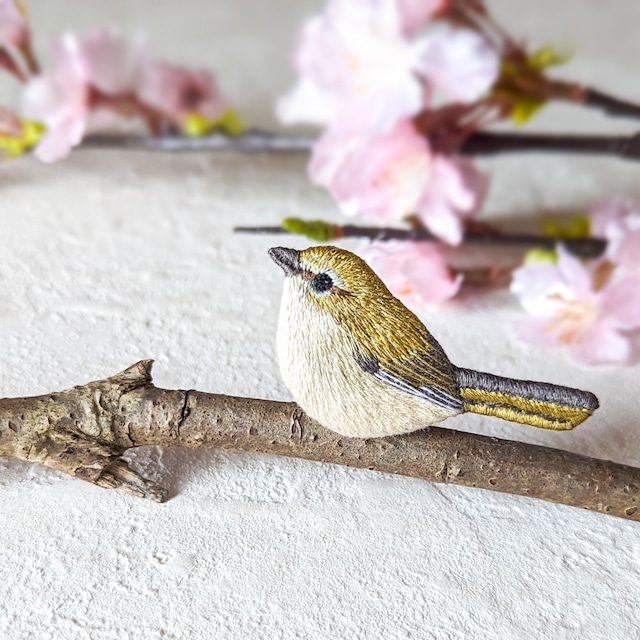 ウグイスの刺繍ブローチ　野鳥　