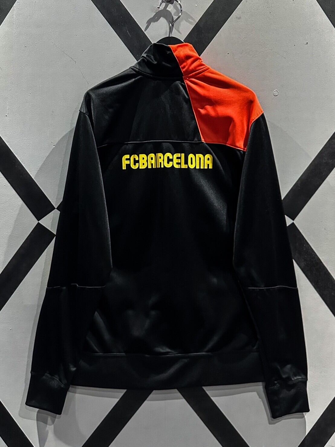 【早い者勝ち】FC Barcelona トラックジャケット XL 新品タグ付き 早い者勝ち】FC Barcelona トラックジャケット XL 新品タグ付き