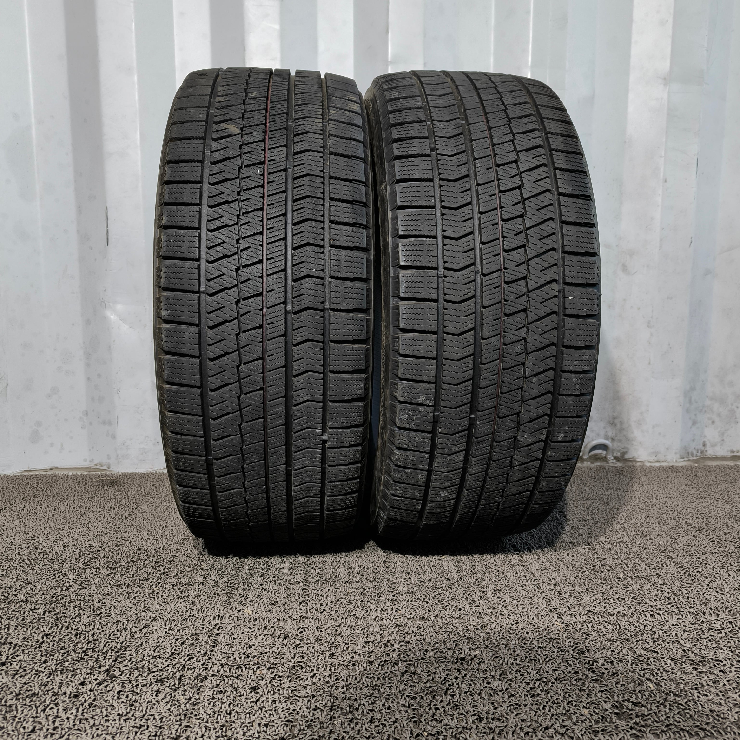 引取限定 BRIDGESTONE BLIZZAK VRX3 215/65R16