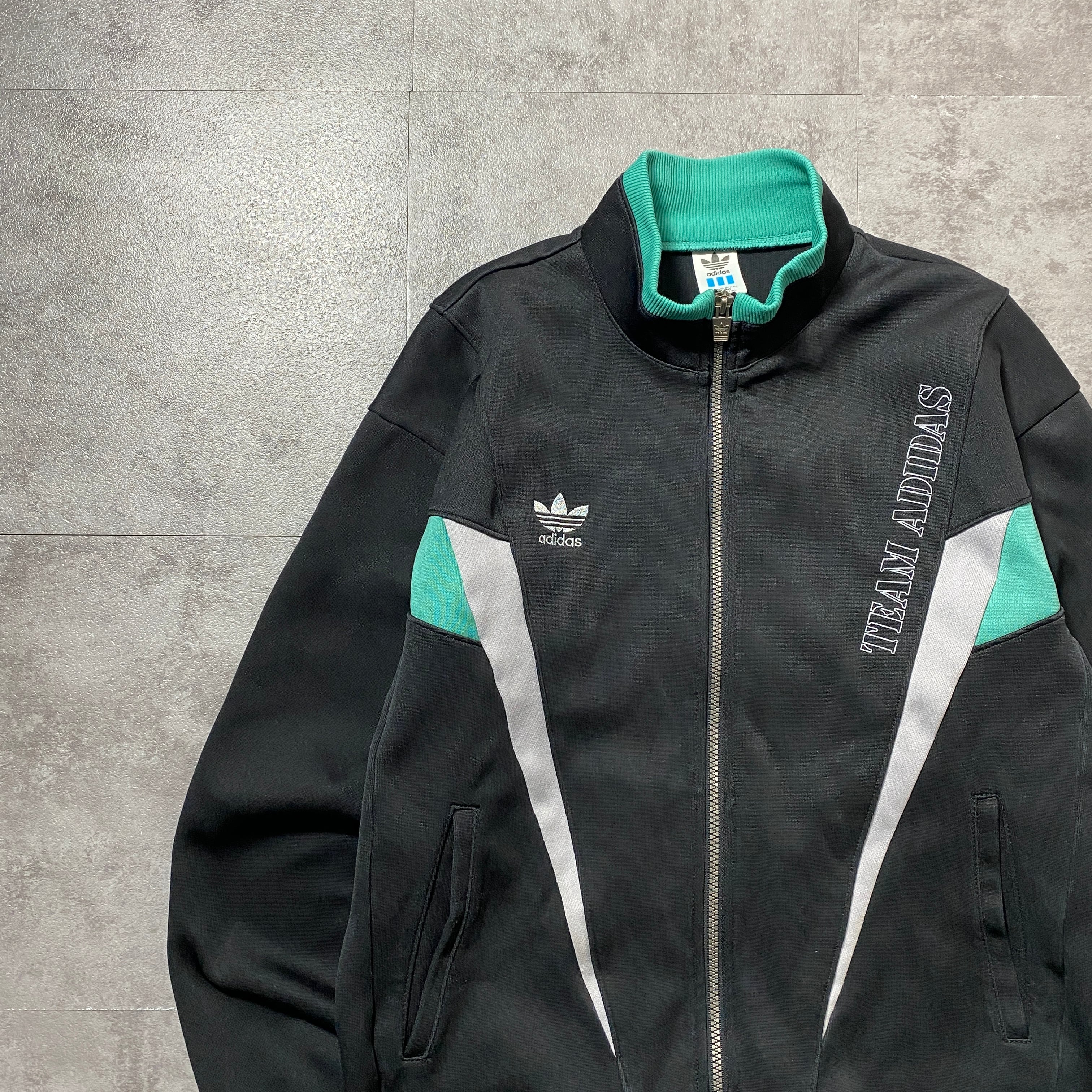 80's-90's adidas デサント製アディダス トレフォイル 刺繍ロゴ