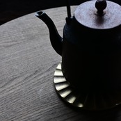 FUTAGAMI　鍋敷き　太陽 :  Brass Pot Mat Sun［2104240000］