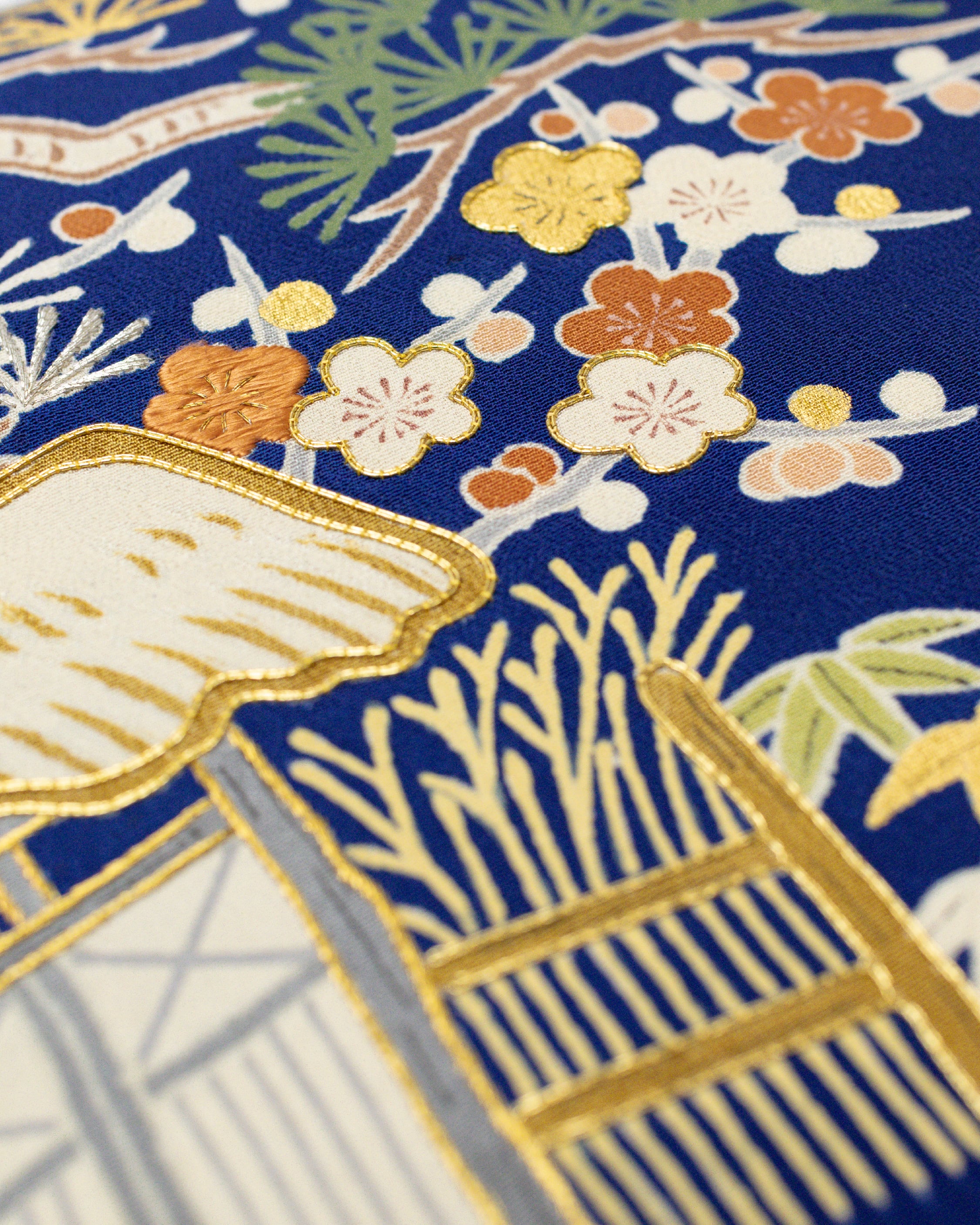 御所解の模様 駒刺繍 塩瀬地 二部式作り帯【中古品】 | きものはちす