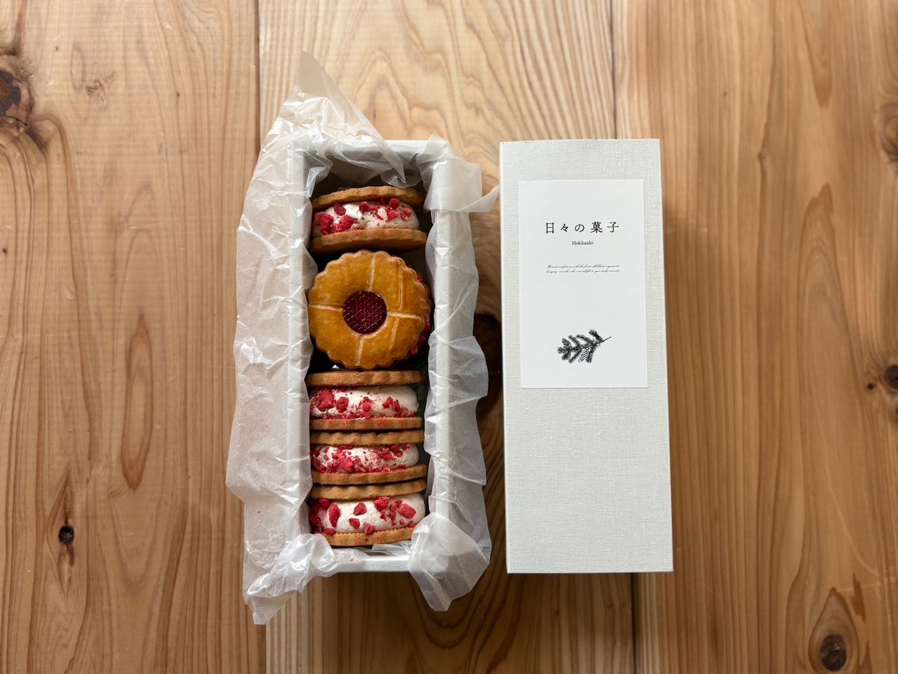 北海道浦幌町ハマナスのバラと苺のフロマージュサンド 画像2