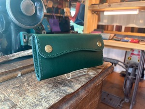 【かぶせミドルウォレット】