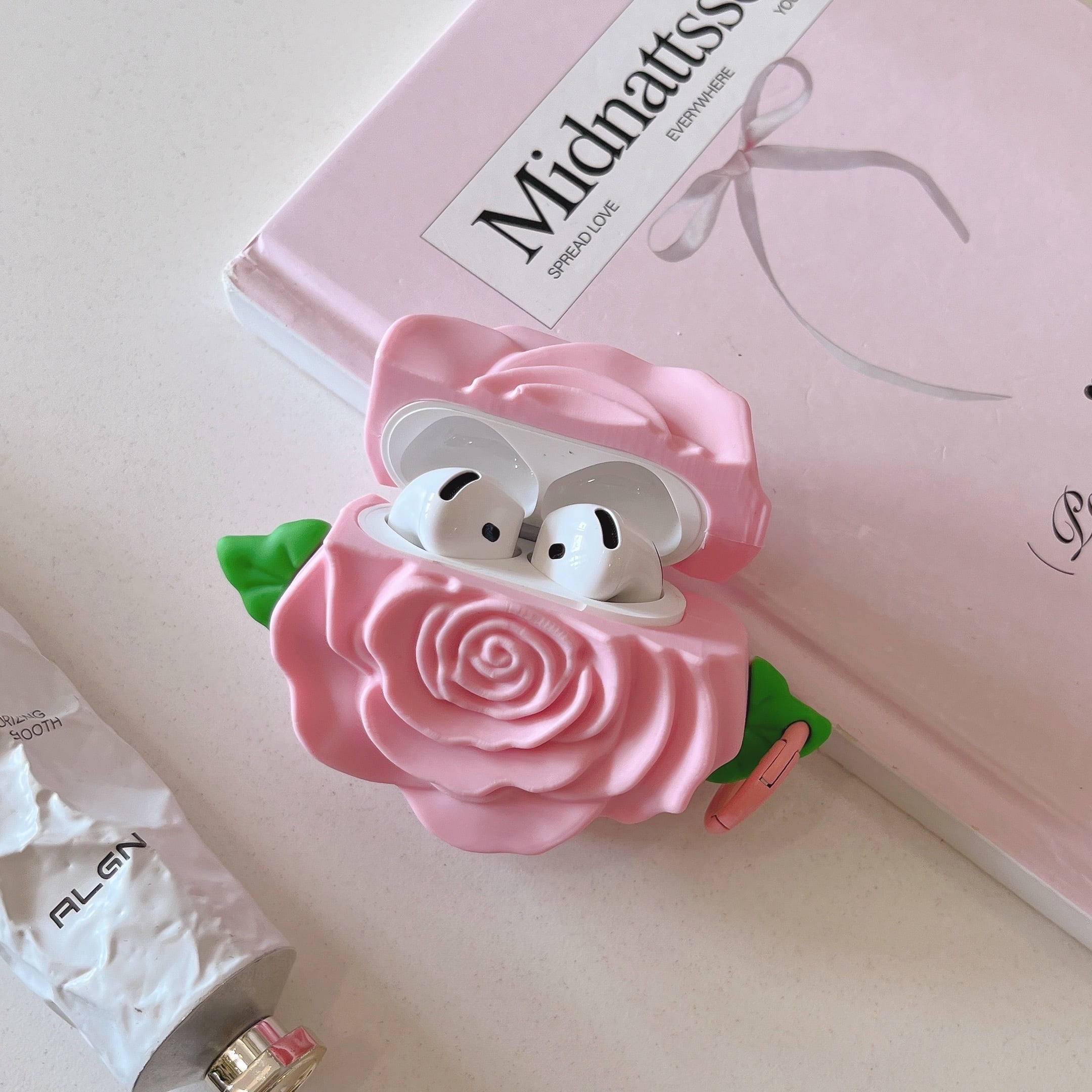 最新 AirPods Pro3 / AirPods5/4対応 ピンクローズ AirPodsケース