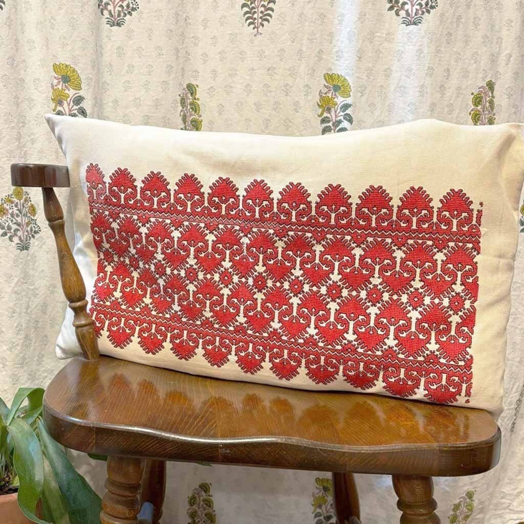 ガーベラとチューリップのカロチャ刺繍 | kolbenova