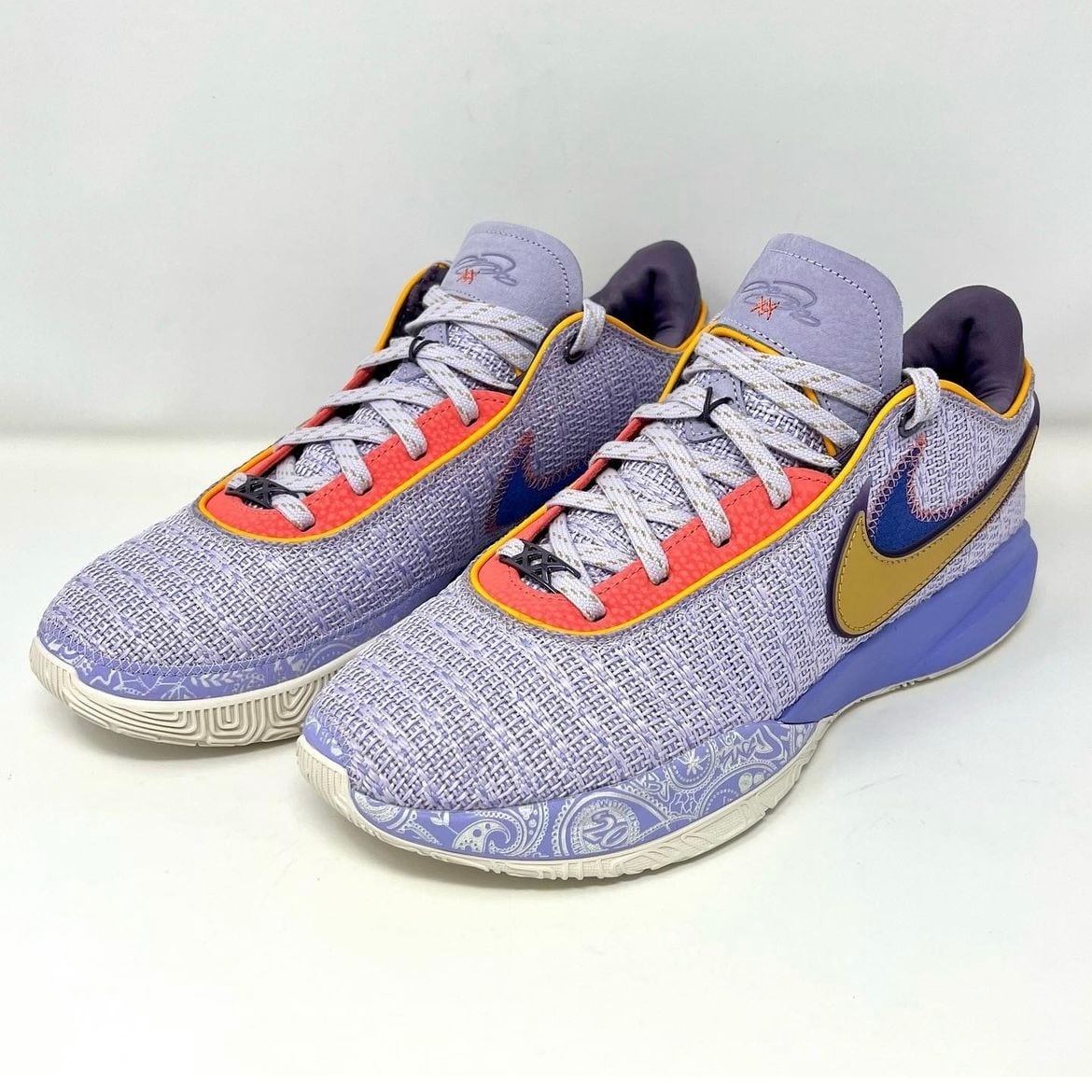 NIKE LeBron XX Purple and Gold ナイキ レブロン 20 パープル