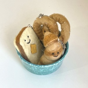 bread mascot keyring 3types / ブレッド マスコット キーリング キーホルダー パン クロワッサン 韓国雑貨
