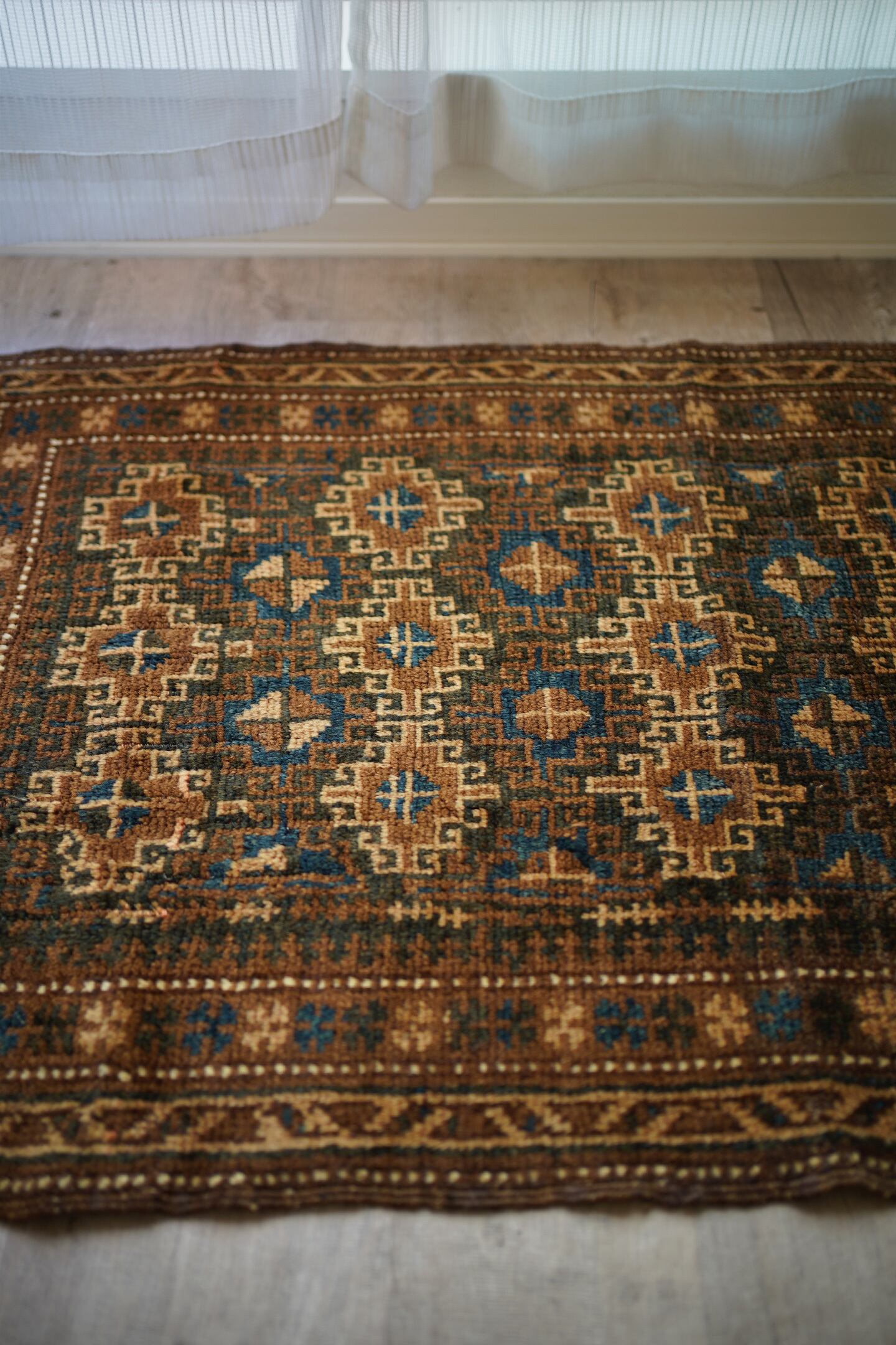 813】Semi Antique Afghan Taimani rug 1940's | ヴィンテージラグ専門
