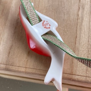 アンティーク　日本陶器　ボーンチャイナ緋鯉の帯留め