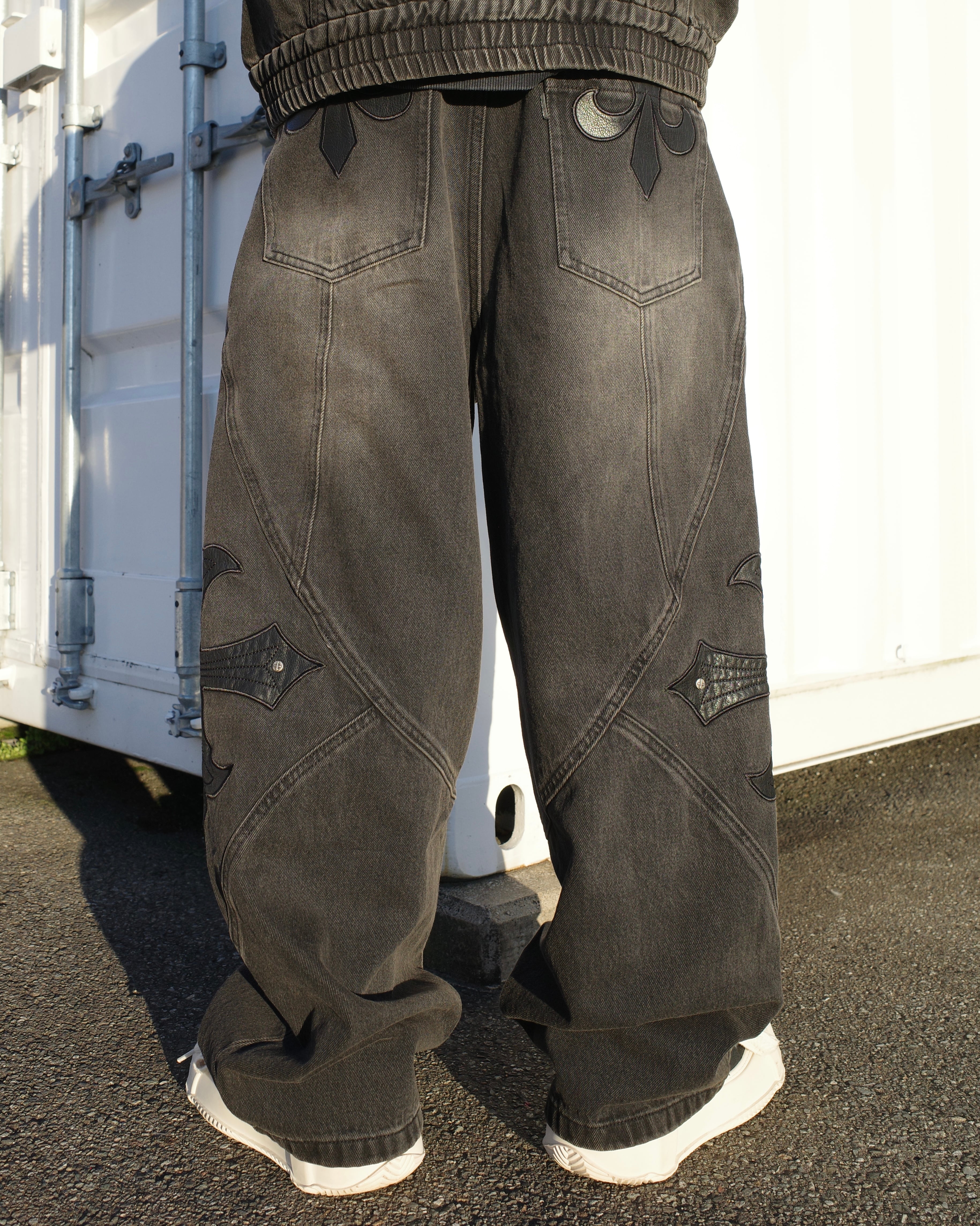 SUPPLIER】Cross Leather Patch Baggy Denim Pants / Black
