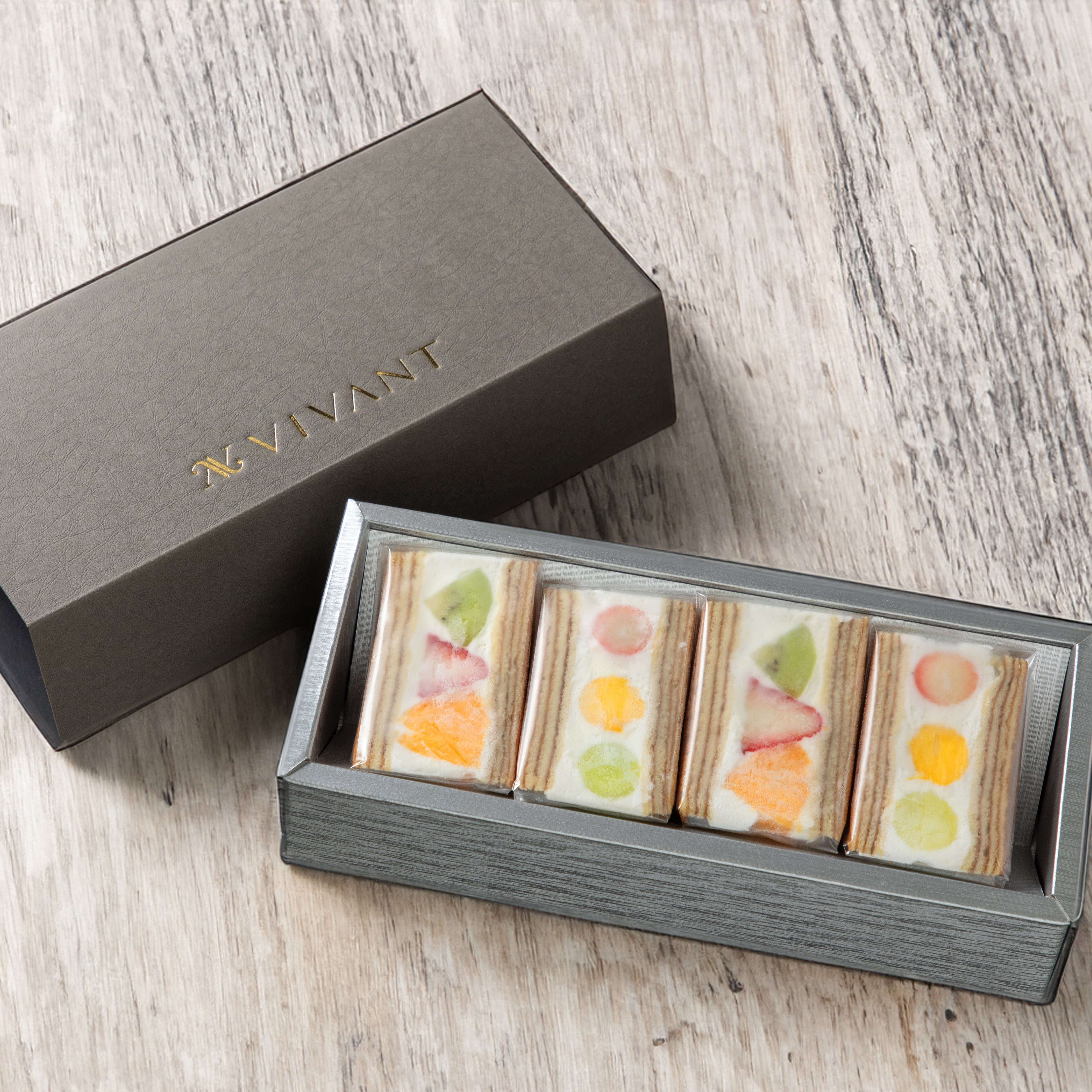 冷凍便】IZUMOバウムフルーツサンド～しあわせのフルーツサンド