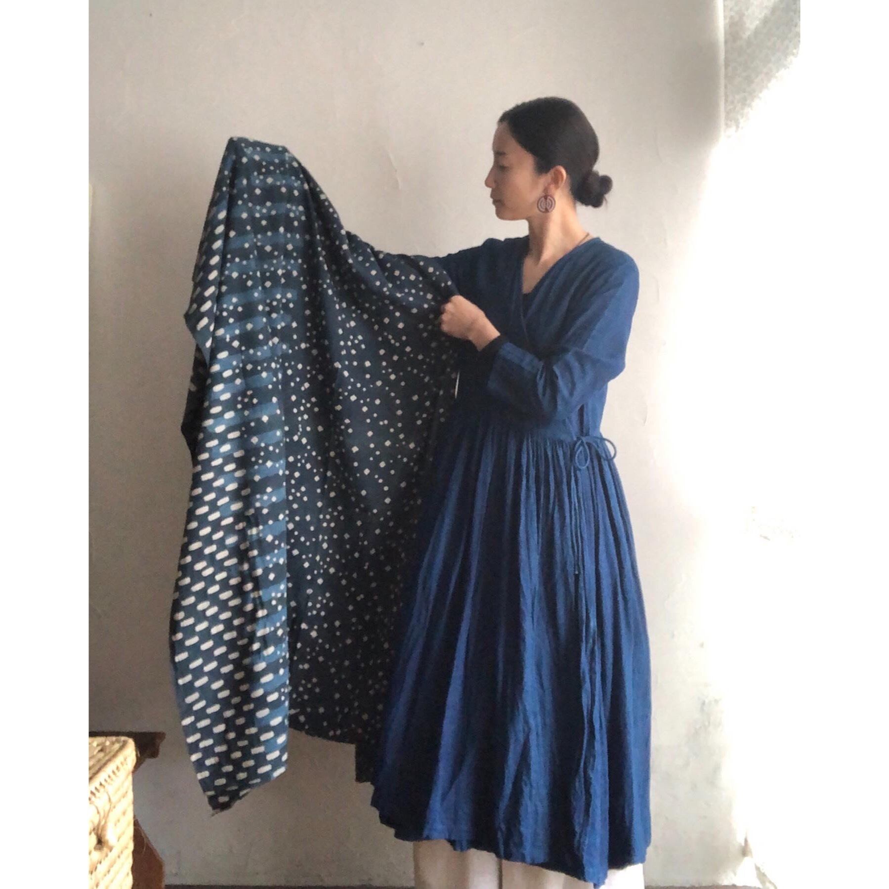 カディ 藍染めシリーズ 藍 Mula Working Clothカシュクールワンピース インドの布 Heirloom エアルーム Clothing Fabrics