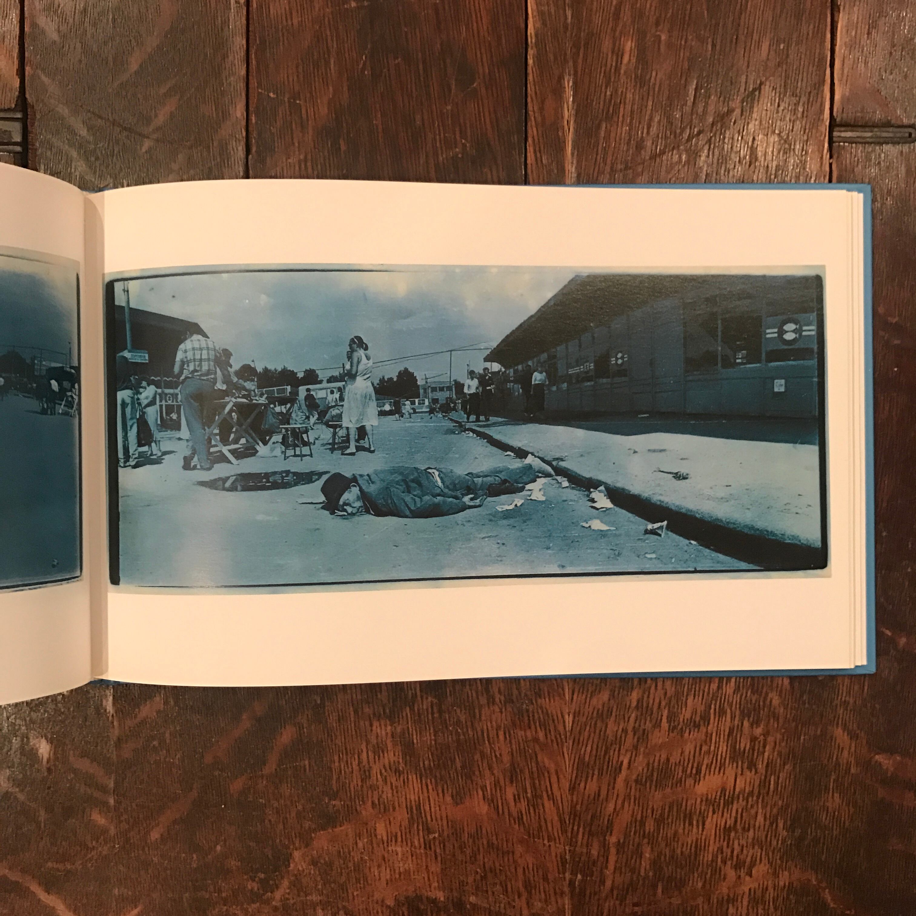 Am Boden (By the Ground) Die DAMMERUNG (At Dusk) / Boris Mikhailov