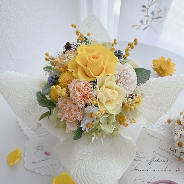 母の日の贈り物に〜優しいオレンジ色のカーネーションとレモンイエローのバラアレンジ