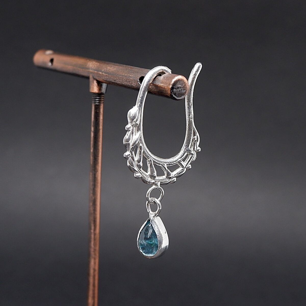 シーグリーンカイヤナイトのデザインイヤーカフ ～深い森の泉～ 天然石