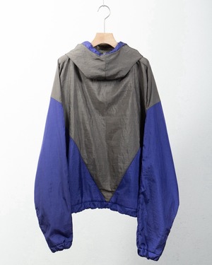 wide silhouette bicolor nylon pullover foodie jacket