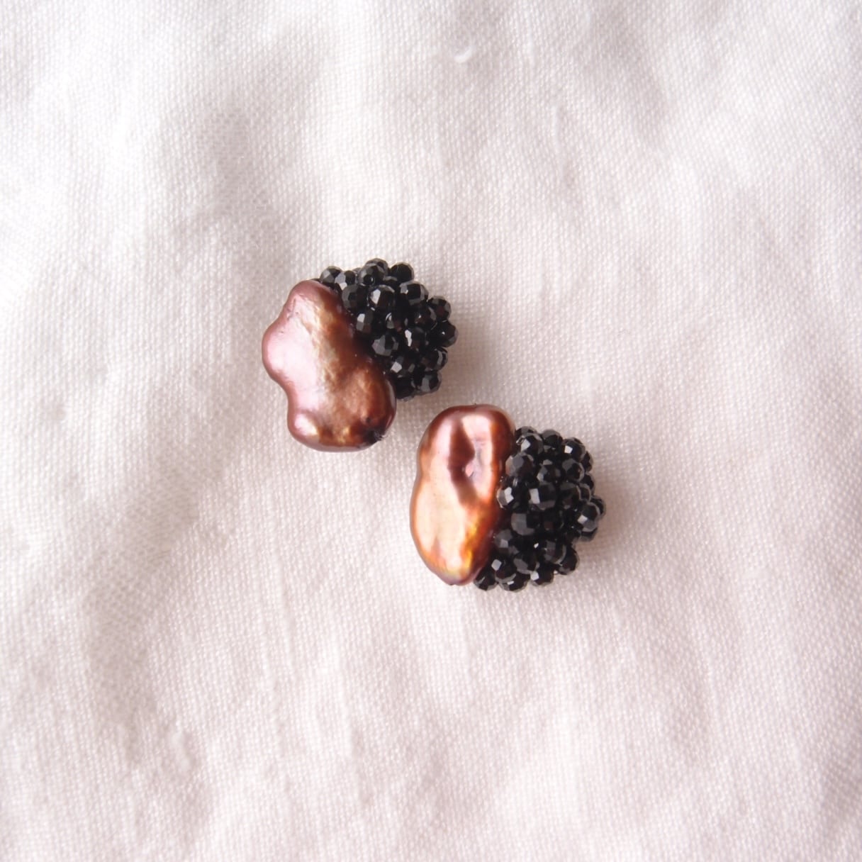 【天然石刺繍/ピアス】 Baroque Pearl × Black Spinel Earrings