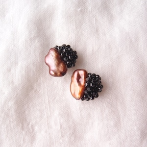 【天然石刺繍/ピアス】 Baroque Pearl × Black Spinel Earrings