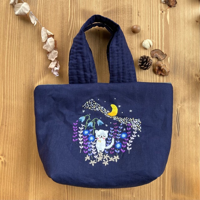 刺繍のトートバッグ「夜空の猫の夢」