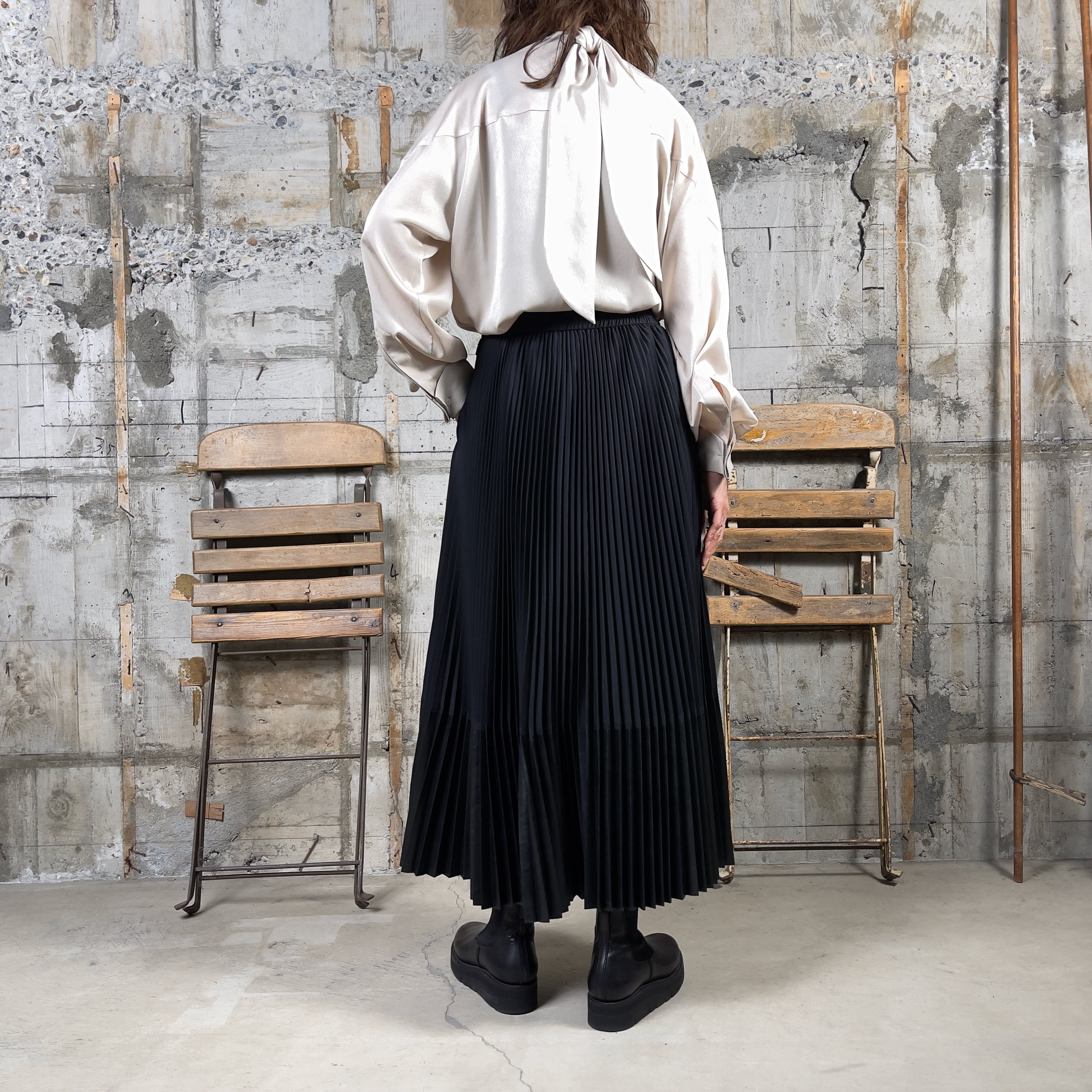 HYKE【ハイク】TAFFETA × ECO LEATHER PLEATED SKIRT (14152 HYKE【ハイク】TAFFETA × ECO LEATHER PLEATED SKIRT (14152