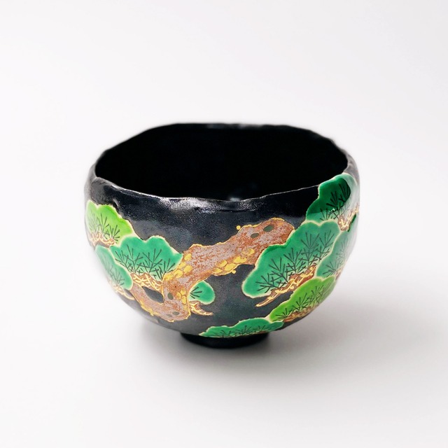 黒釉手びねり松の絵 茶碗/ Hand-builed tea bowl,colored pine tree on black glaze