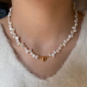 pearl necklace with magnetic buckle