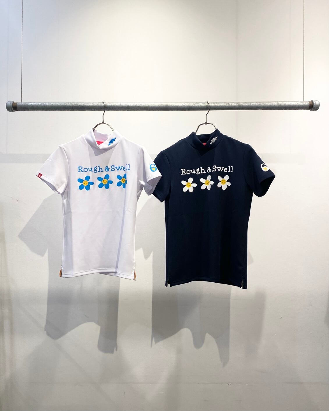 rough & swell】《WOMEN'S》RED BUS TOUR POLO W.(WHITE) | Sandy GOLF