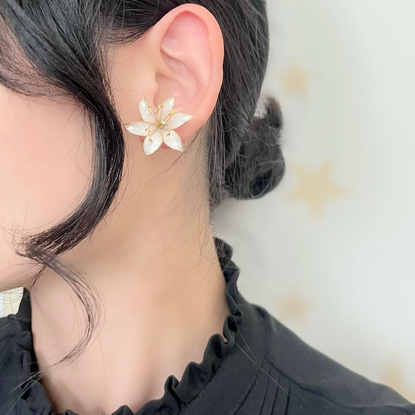 百合のイヤリング/ピアス パールホワイト 甘過ぎない 花のアクセサリー