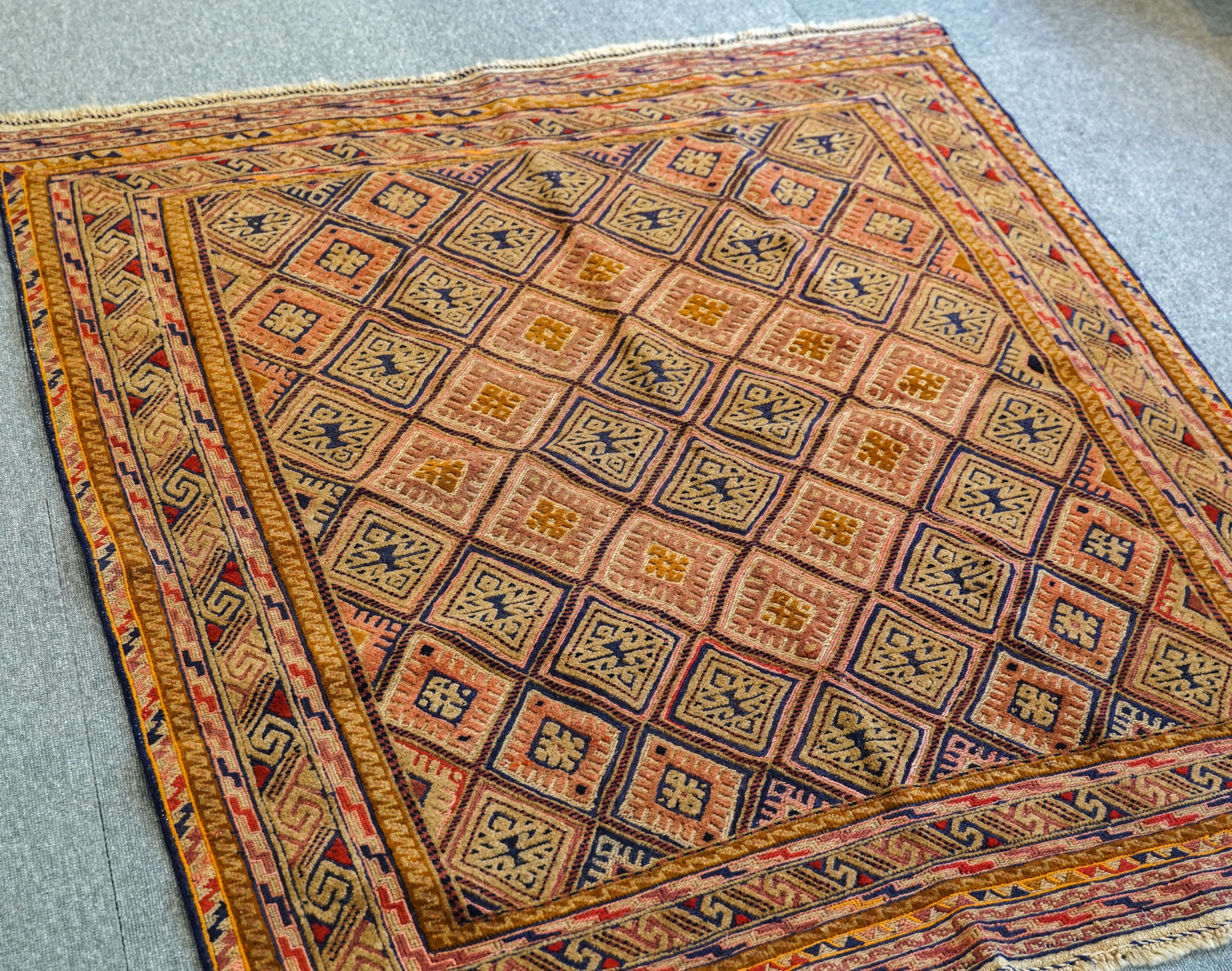 アフガニスタン の マシュワニ手織り キリム 119cmx74cm 手織り絨毯